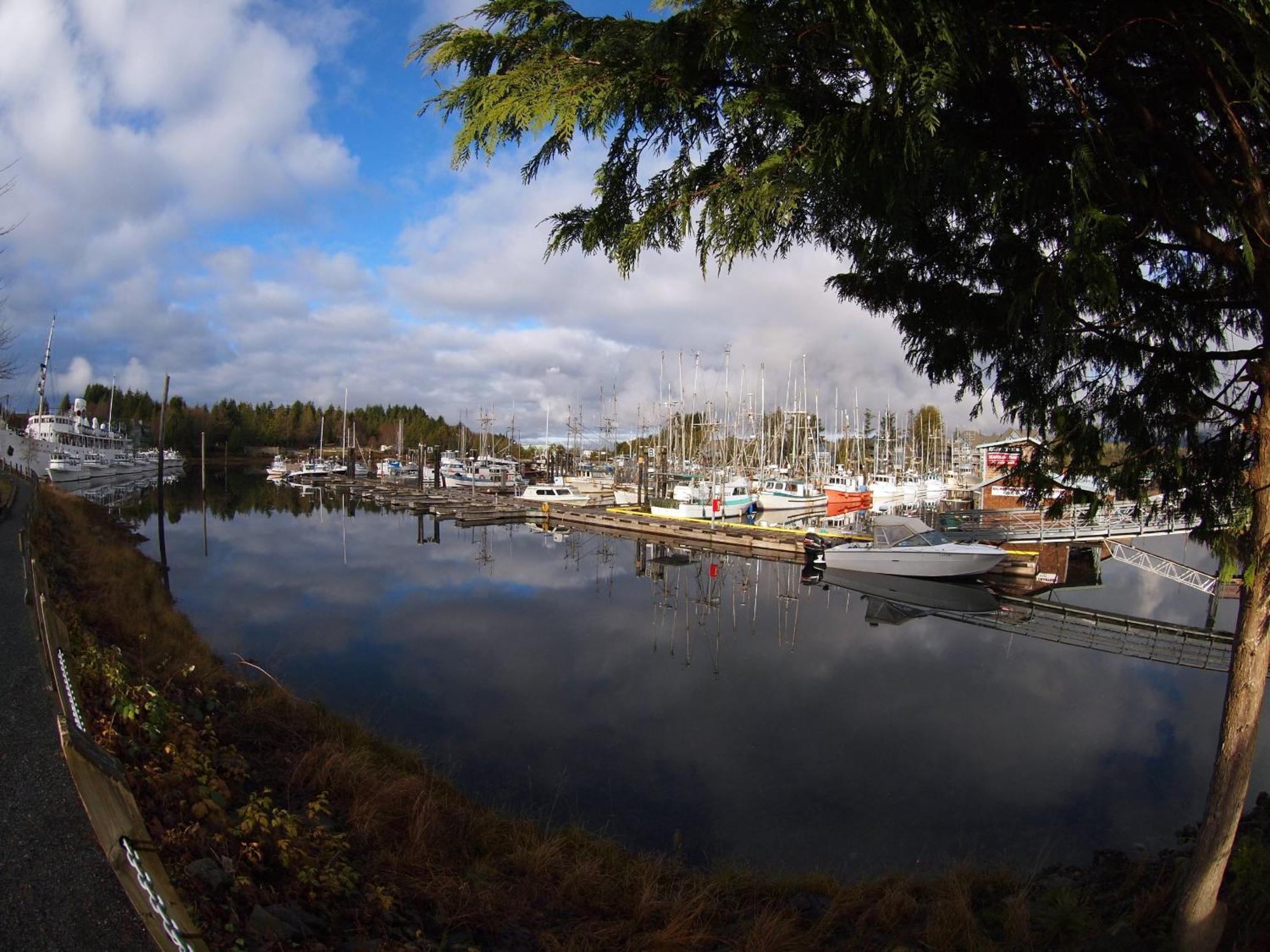 West Coast Motel On The Harbour Ucluelet Exterior photo